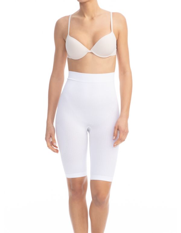Modelarea pantalonilor scurți push-up împotriva celulitei