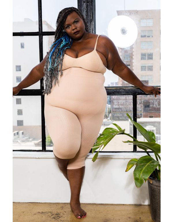Modelarea pantalonilor scurți push-up împotriva celulitei – mărimea „XL”.