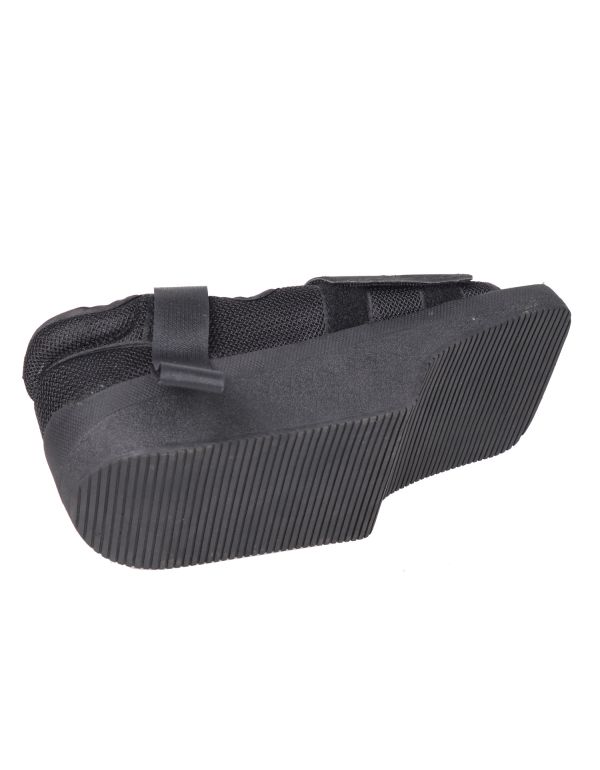 Încălțăminte postoperatorie pentru hallux